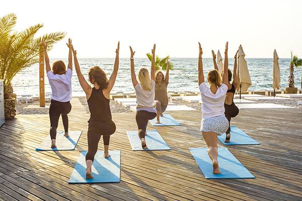 Quels sont les bienfaits de la pratique du yoga en petits groupes à Marseille 13006